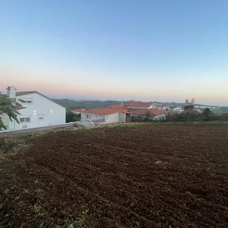 Neto Pinto - Casa De Ferias / Fins De Semana. Holiday home Lourinha (Lisbon)